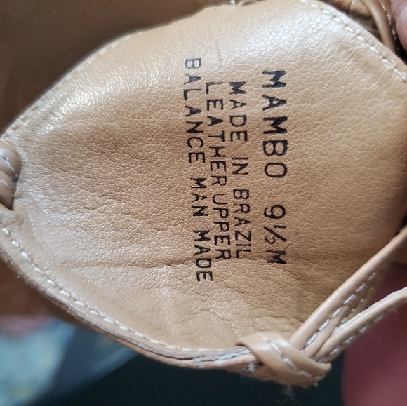 Carlos Santana - Picture 2 of 4